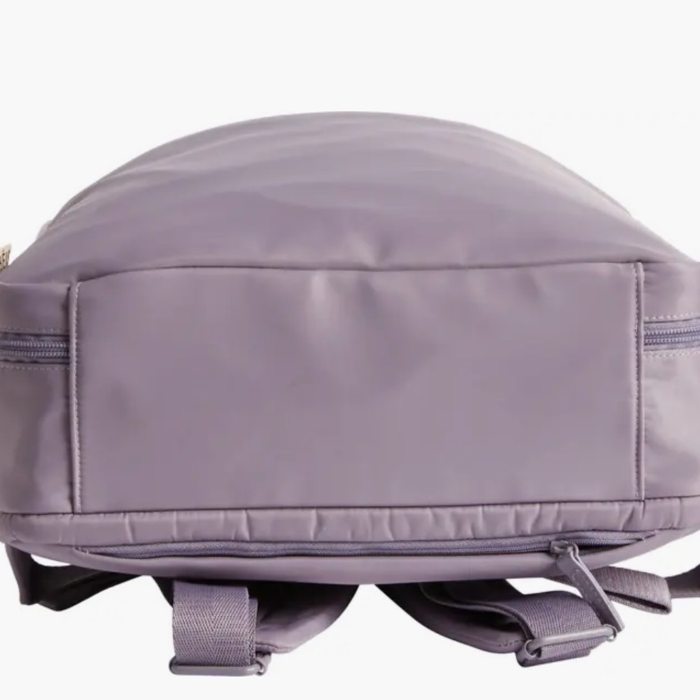 Beis The Commuter Backpack - Picture 3 of 11